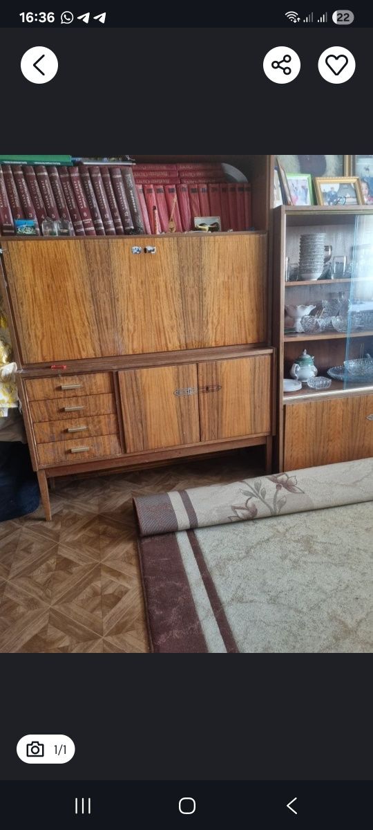 Продам сервант из трех секций