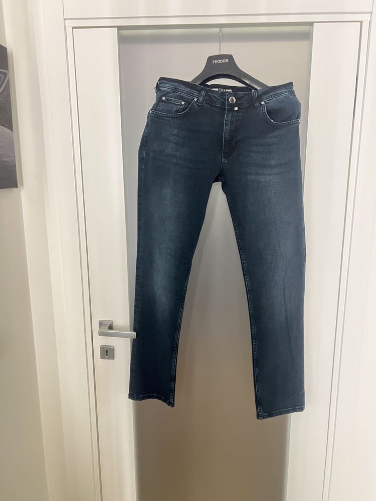 Чисто нов модел дънки Hugo Boss.Топ качество.С етикети,всичко от до