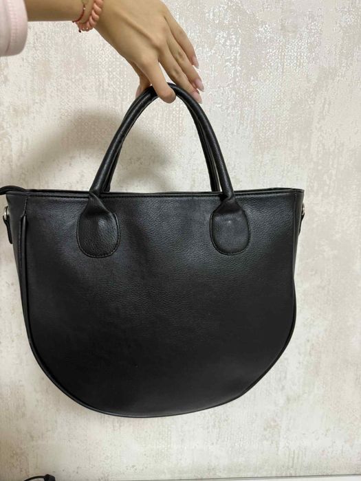 Дамска чанта с интересна форма