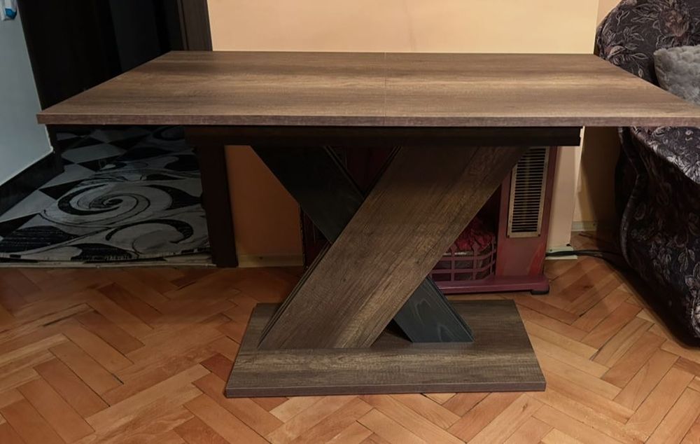 Чисто нова маса разтегателна ,продава се поради несъответствие в цвета