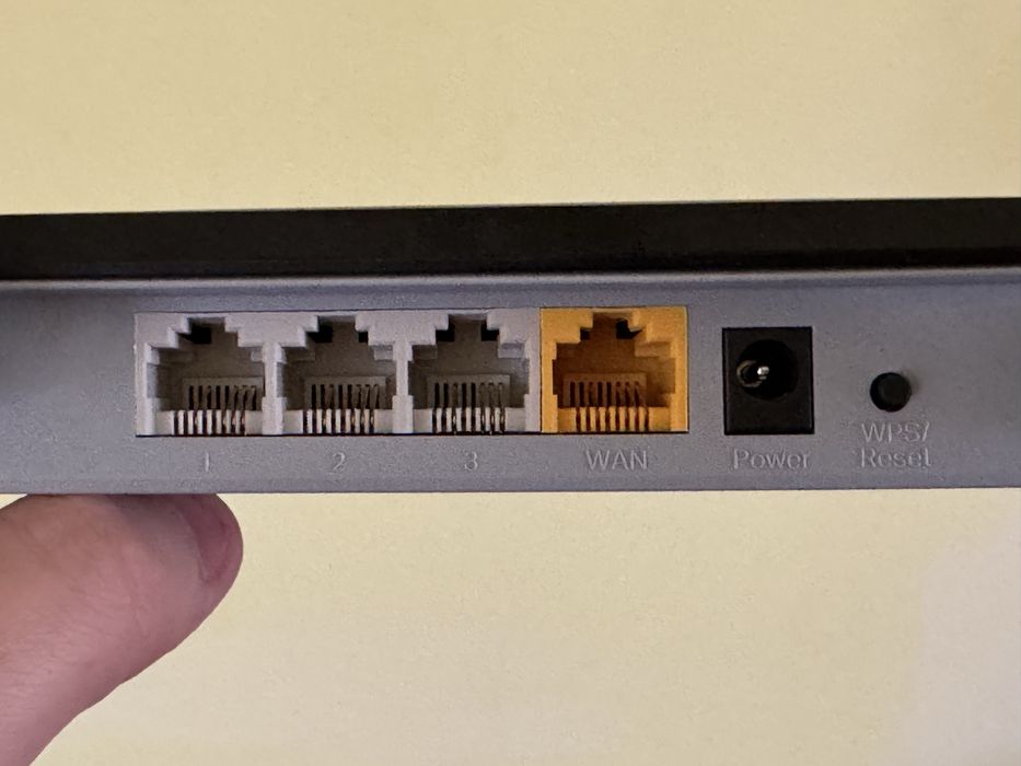 Router Wi-Fi Mercusys AC1200 Dual Band, ușor negociabil.