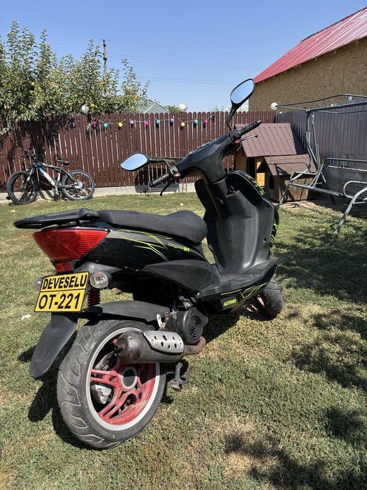 Scuter Motowell Magnet Sport + piese de schimb