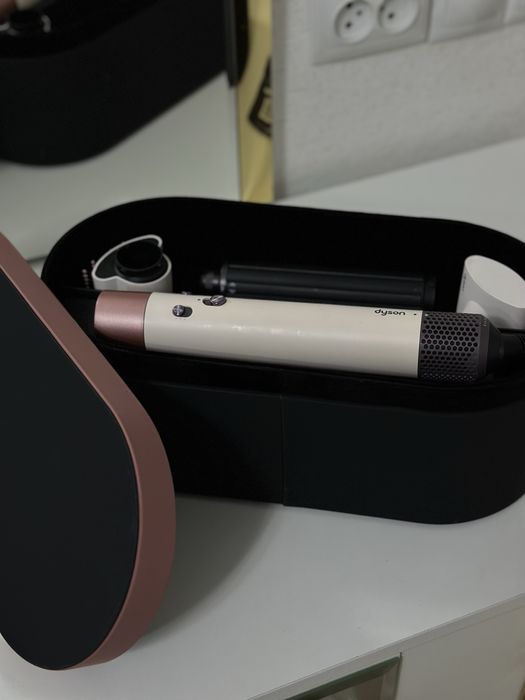 Dyson с гарантией. Новый, ориг. бірақ аштм сол үшн түсірп берп жатрм.