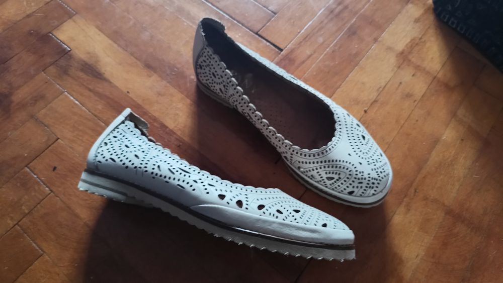 Vând pantofi și opincute