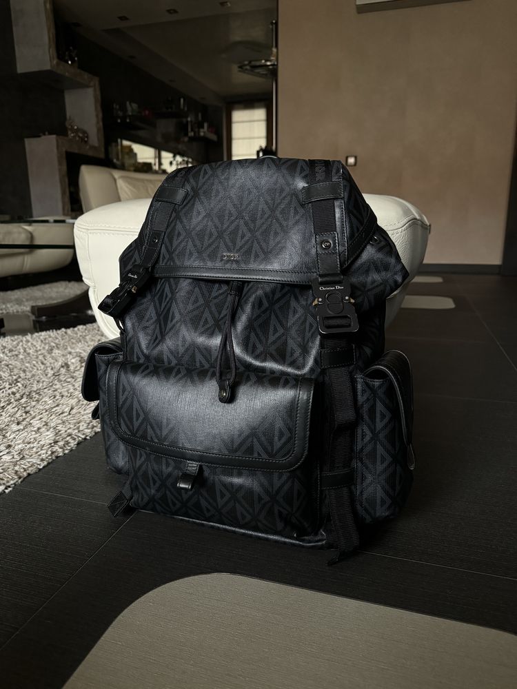 100% оригинална Large Dior Hit The Road Backpack