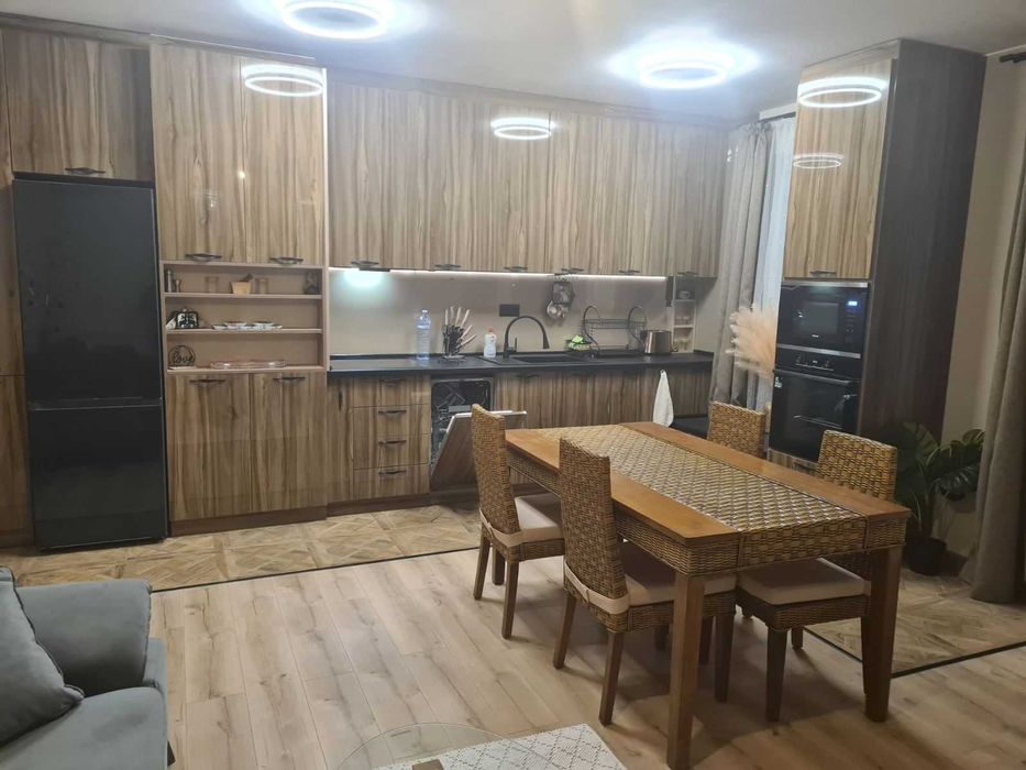 Дава се под наем Тристаен апартамент в София, Света Троица - 85 кв.м за 918 € - Снимка #4