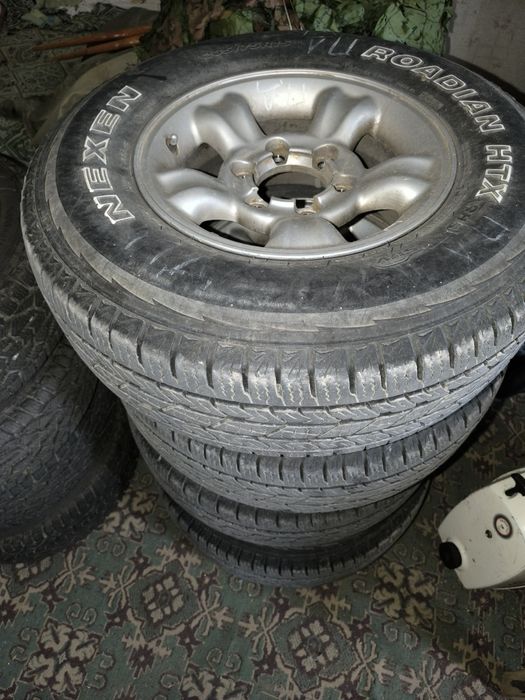 Гуми с джанти 235/75/15