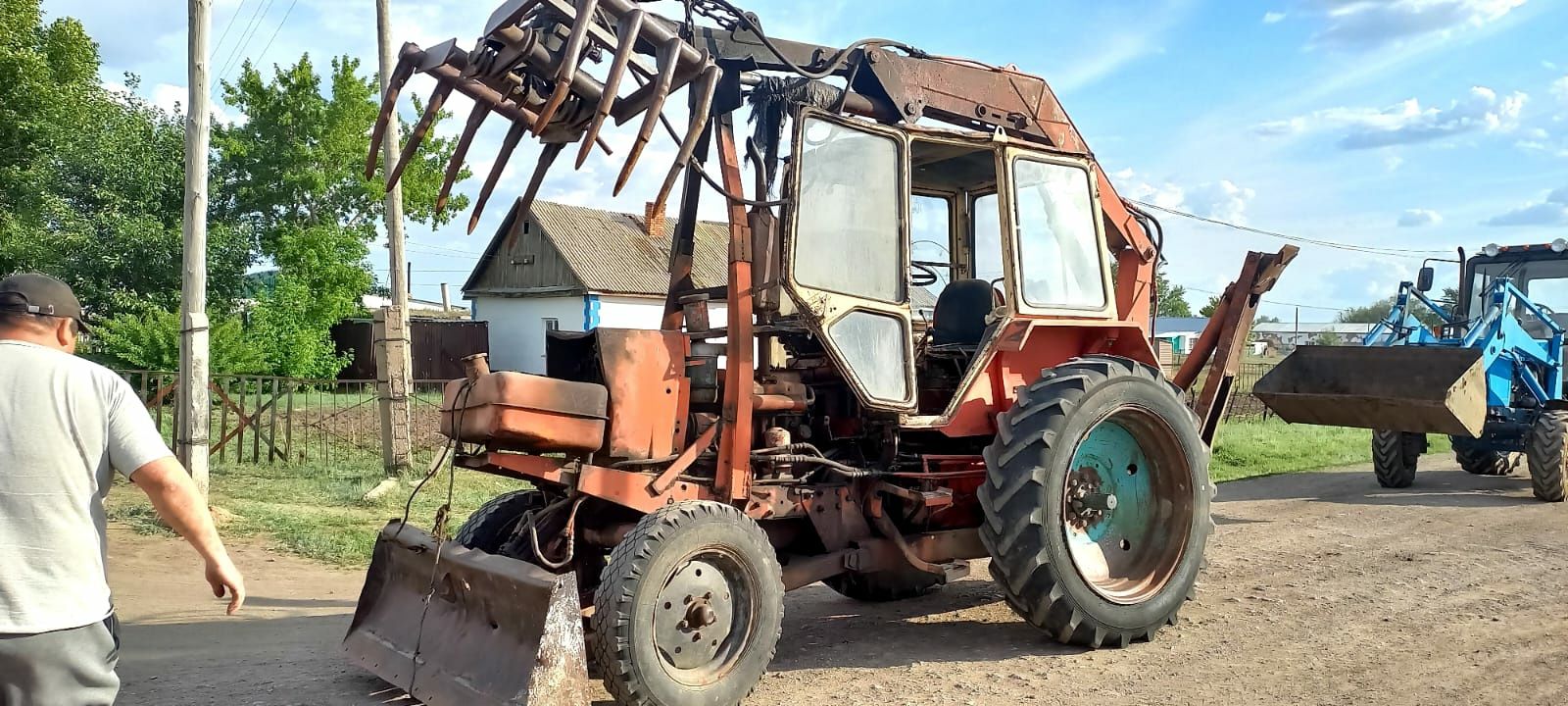 Трактор ЮМЗ-6 продам