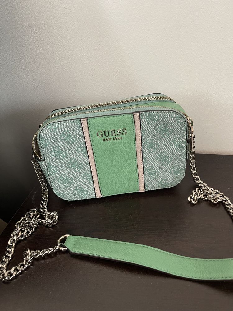 Чантичка Guess