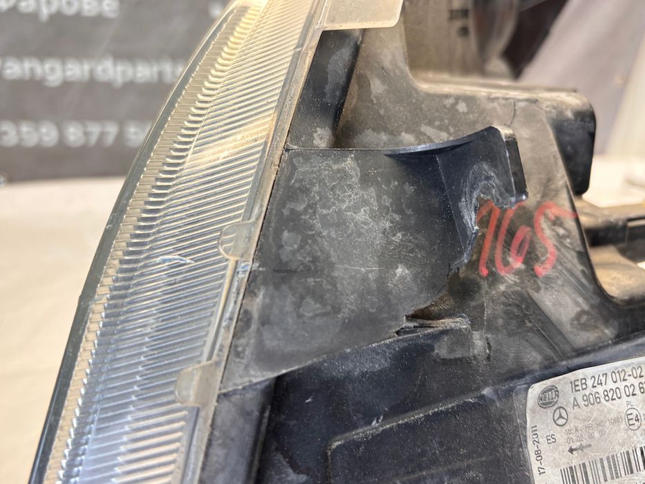 Mercedes-Benz W906 десен фар