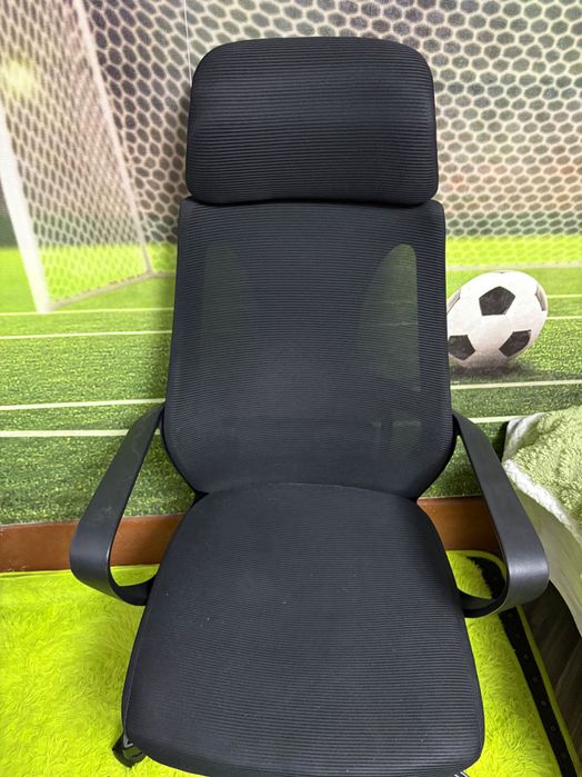 Офисное кресло б/у черное