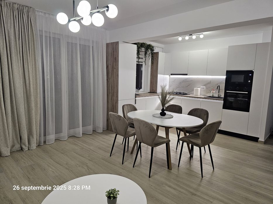 Apartament  3 camere de închiriat