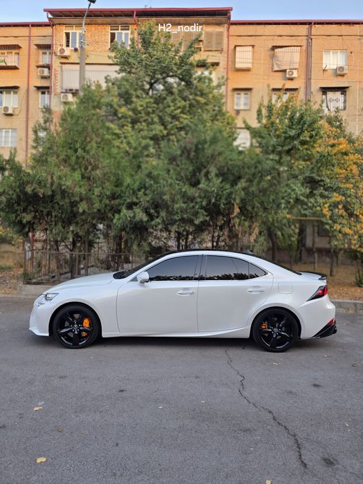 Сотилади Lexus is 200T