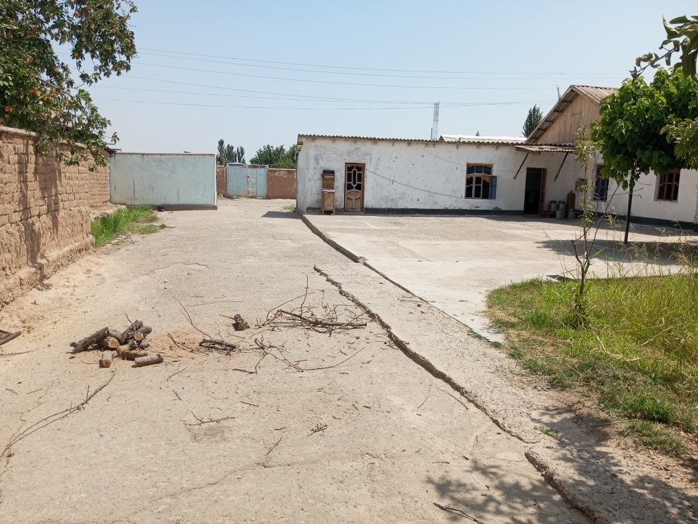 Учаска сирочни сотилади
