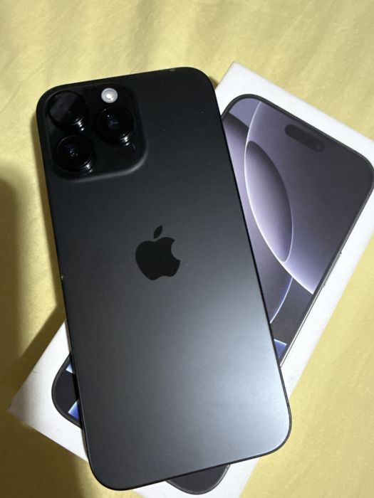Iphone 16promax qora