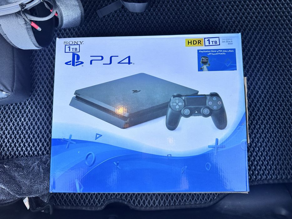 Play station ps 4 , 4 игры есть