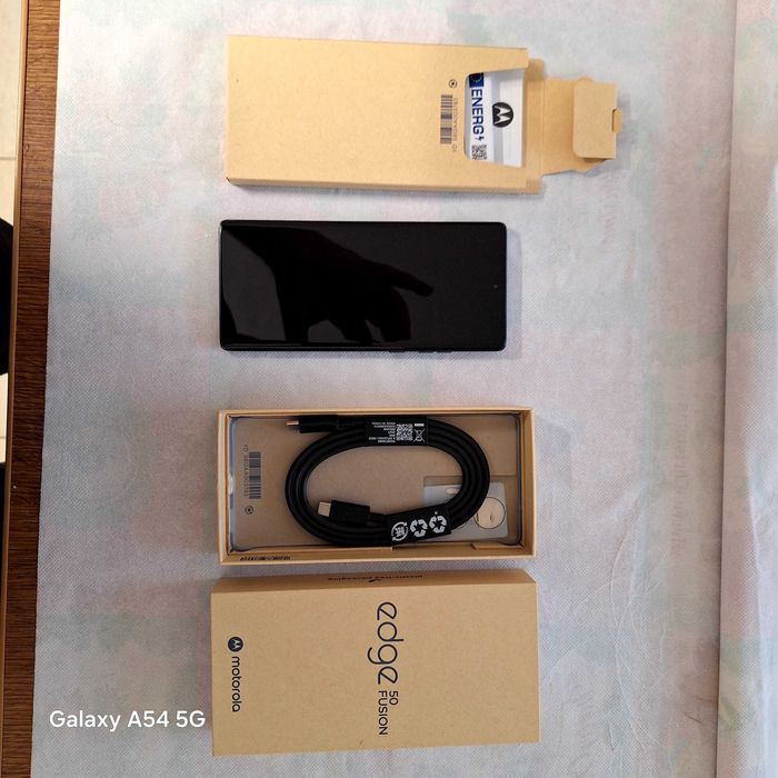 Vând Motorola edge 50 fusion  desigilat