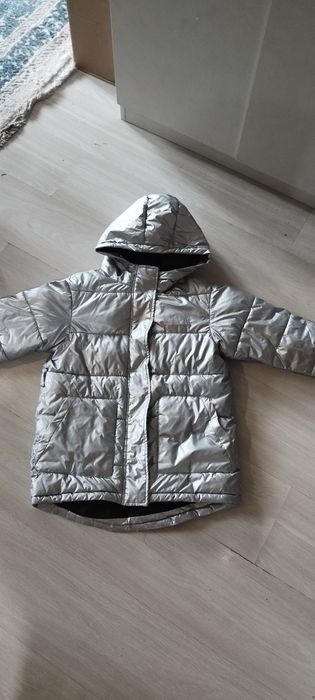 Продам куртку для девочки