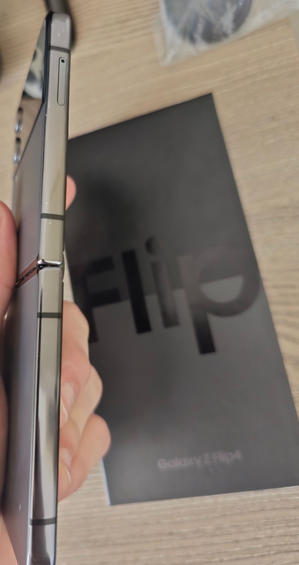 Samsung Galaxy Z flip4 256 gb