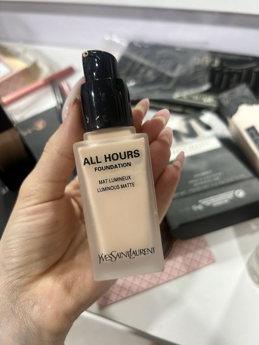 Фон дьо тен YSL all hours