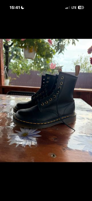 Dr Martens de vanzare