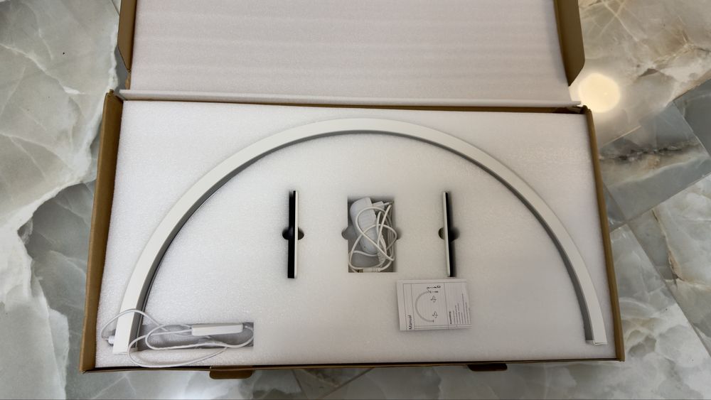 Lampa semiluna manichiura