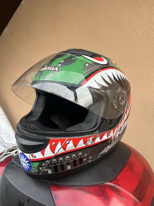 Vand casca moto folosita un sezon