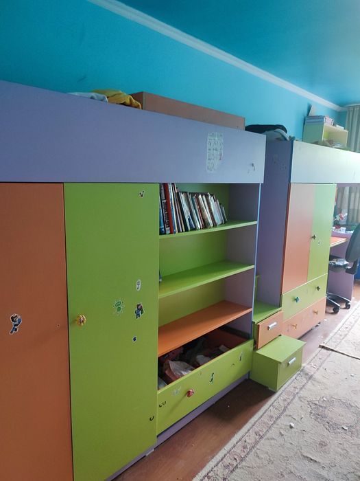 Продам спальный детский гарнитур