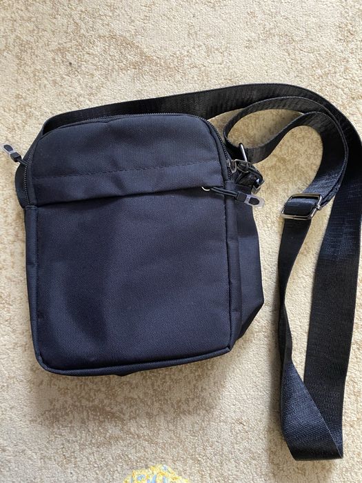 Продаю мужскую барсетку через плечо