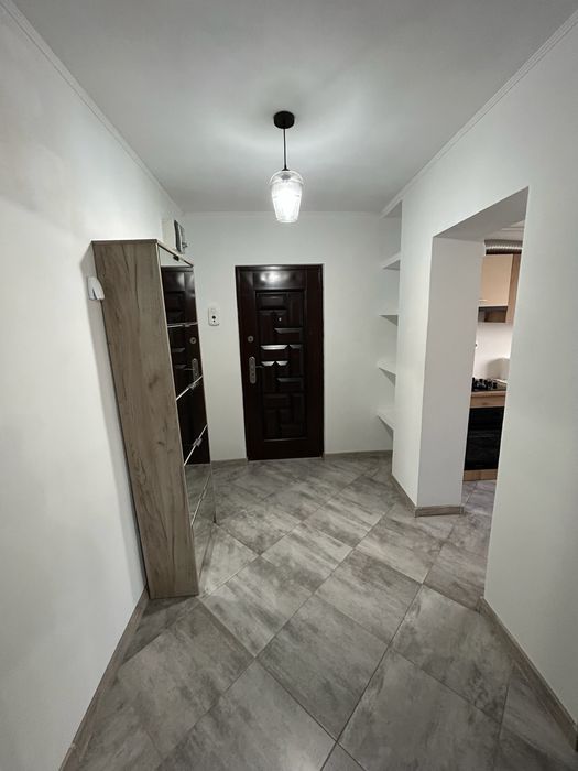 Inchiriez apartament zona Piata Traian/liceul Ion Barbu