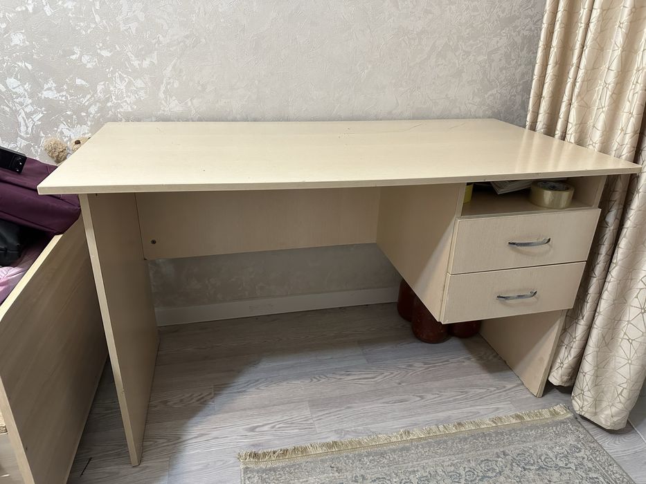 Рабочий стол, компьютерный стол