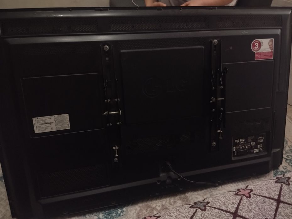 Телевизор от LG  2012 г