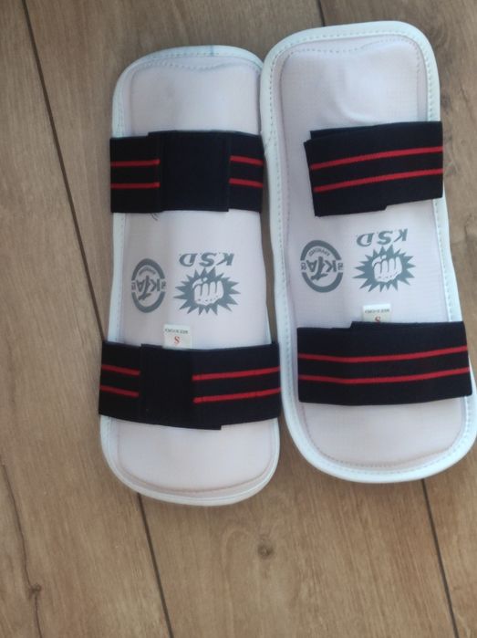 "СРОЧНО!!!" Продам кимоно(добок) для таеквондо и щитки для него(на ног