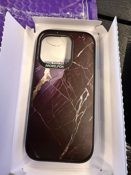 Vand doua huse de iPhone 16 pro ,noi neutilizate.