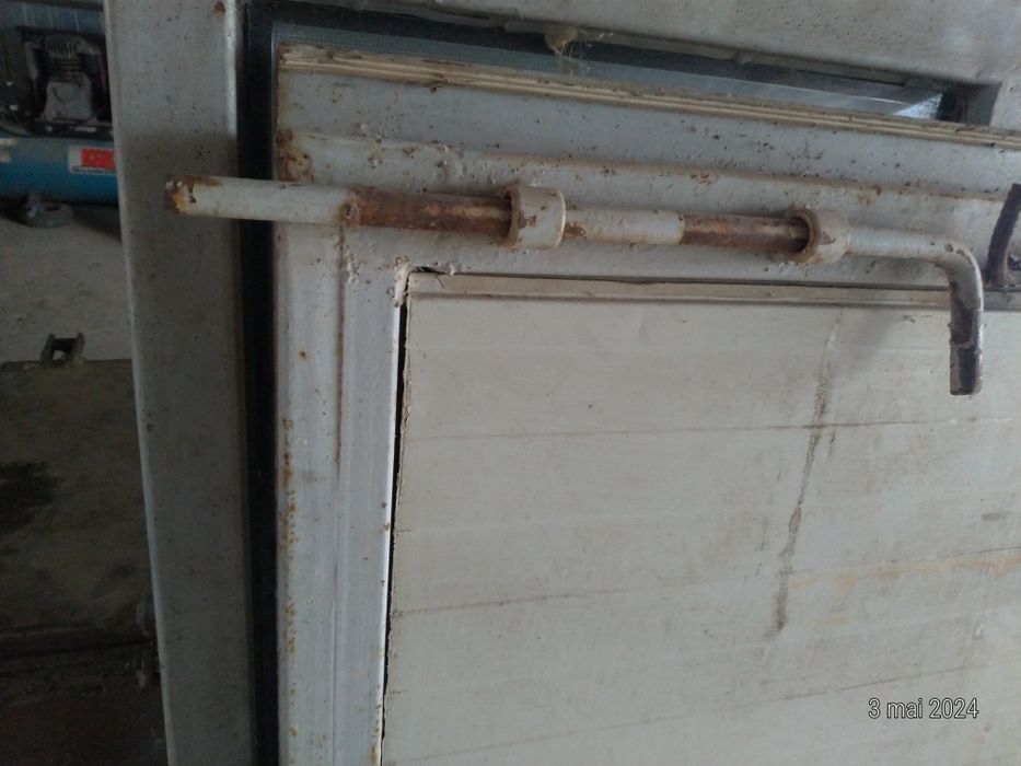 Poartă izolată șopru