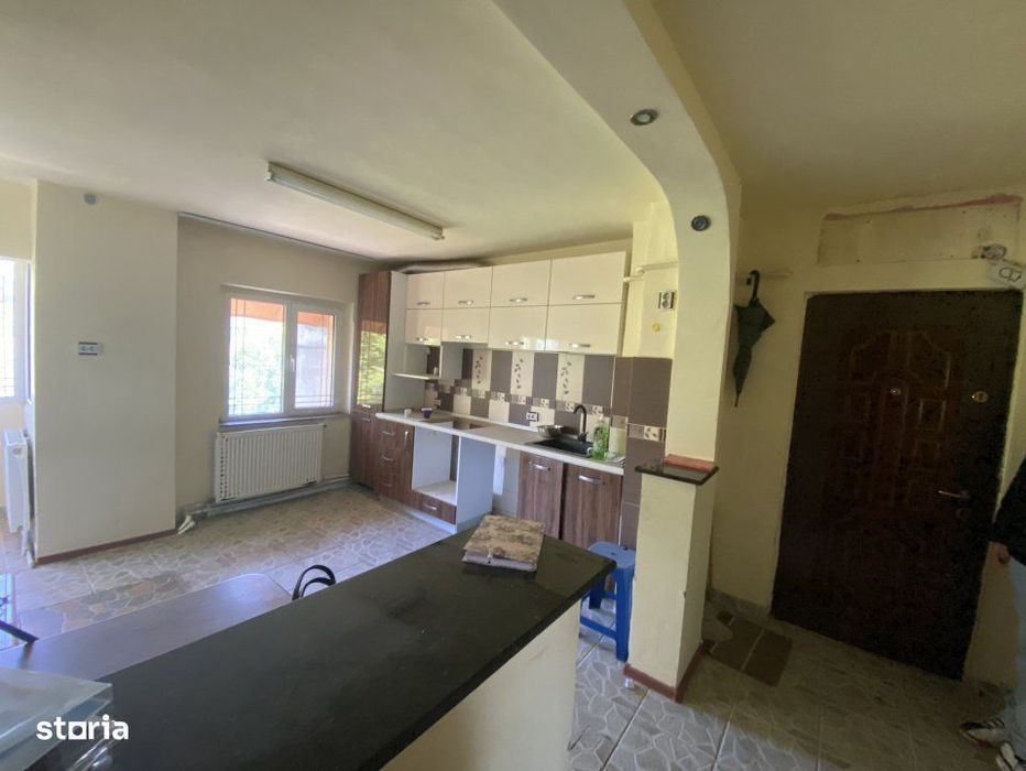 Apartament de 77mp , 3 camere decomandat et.2/4  langa Biserica mica ,
