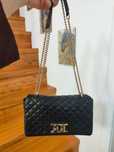 Poseta eleganta inspirata chanel