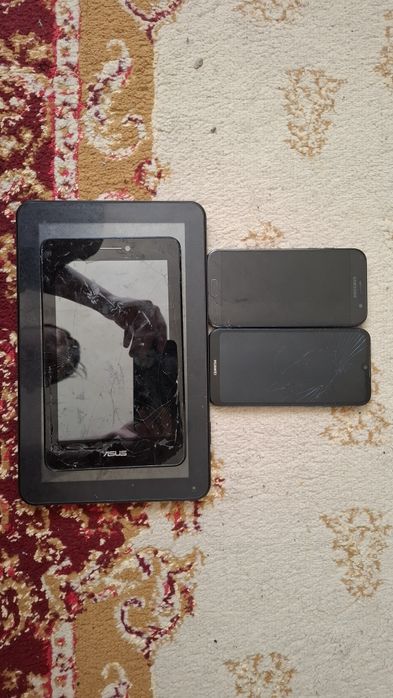 Продам телефоны два планшета