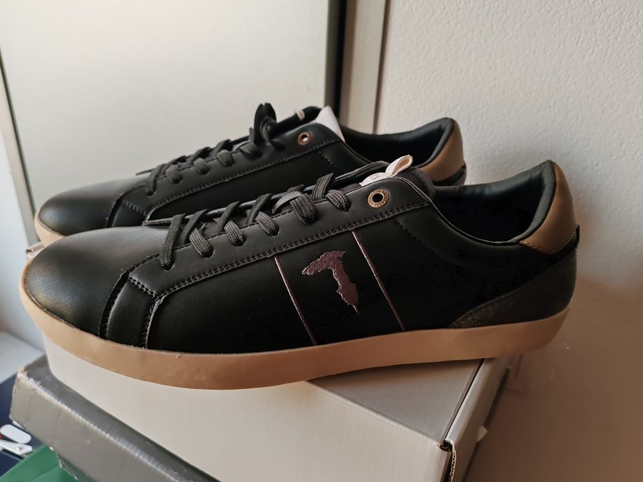 Vind adidași Trusardi din piele eleganti