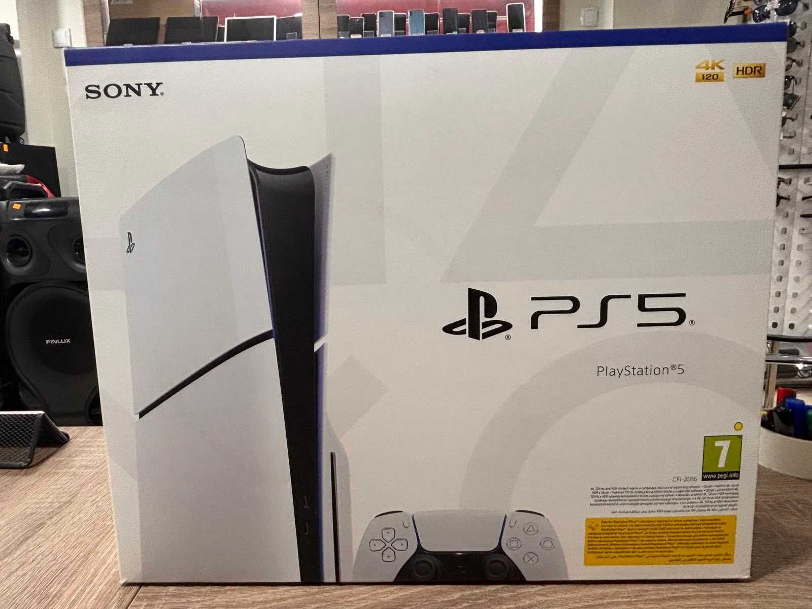 Продавам Sony PlayStation 5 (PS5) Slim С един Джойстик