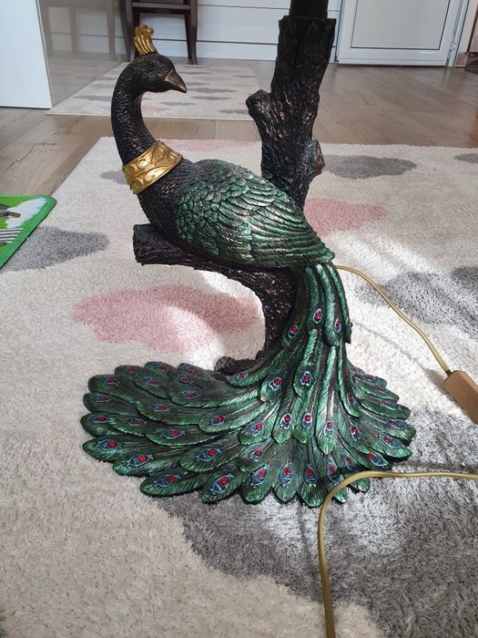 Красива декоративна нощна лампа с крушка и копче. Десен и паун.