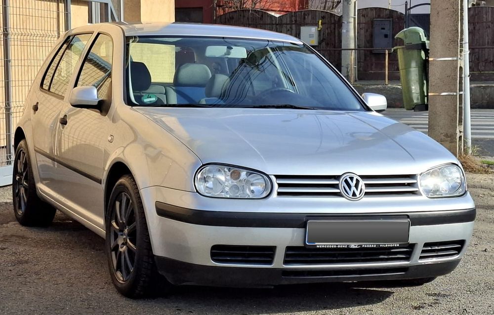 Volkswagen/Golf 4/ 1.6 Benzina 16 Valve/ an 2001
