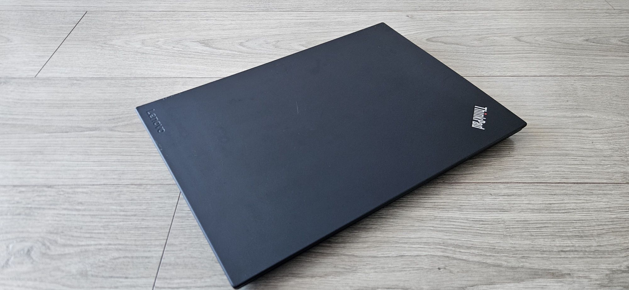 Laptop lenovo T580  , i5 gen 8, ssd 500 12 gb