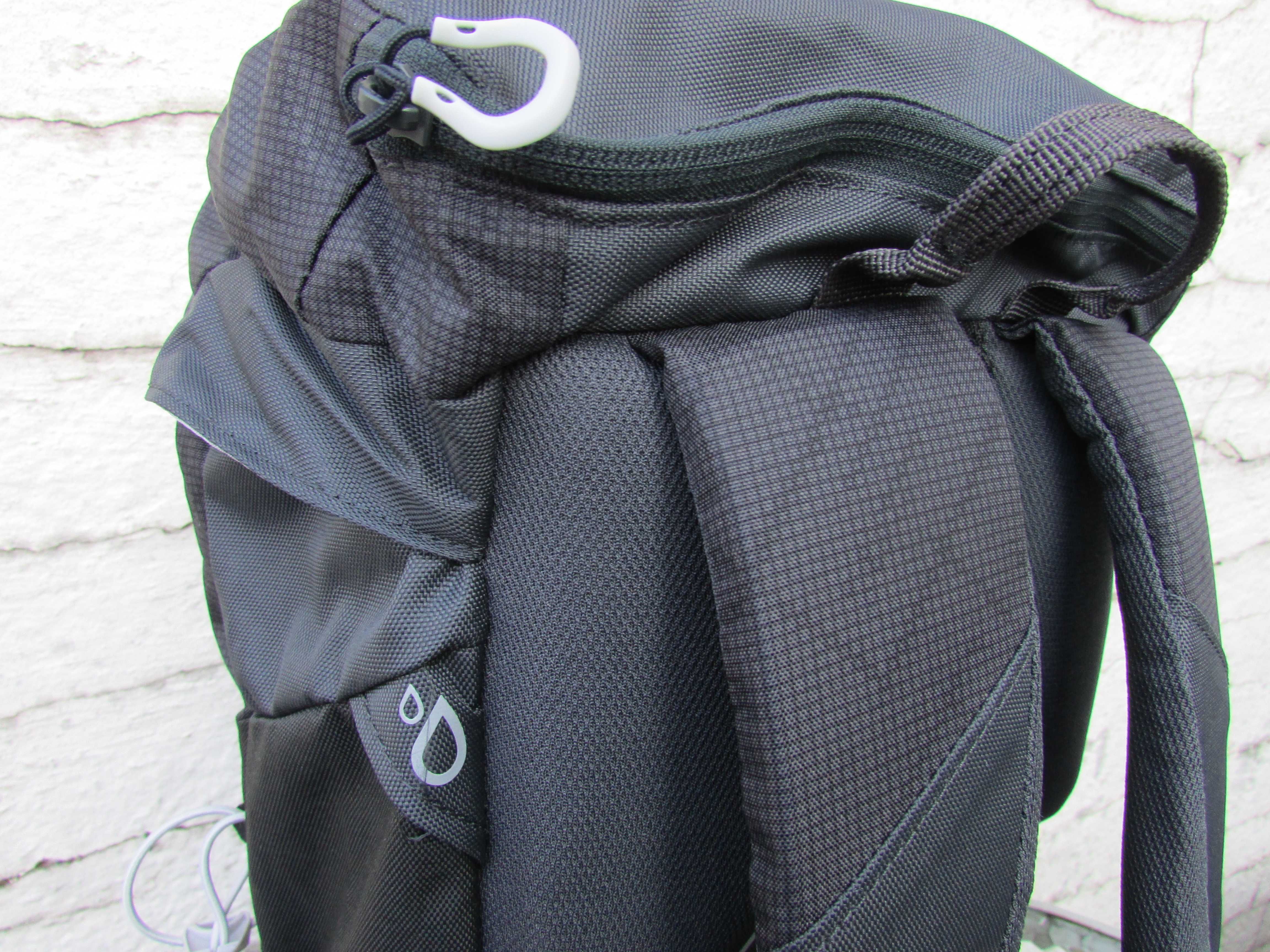 Туристическа раница Quechua Decathlon 20L