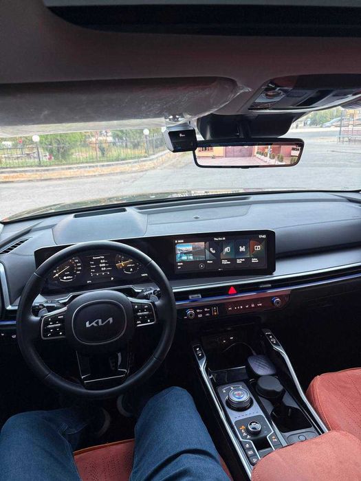 Kia Sorento 2024 г. — 3.5 л - 7 местная.