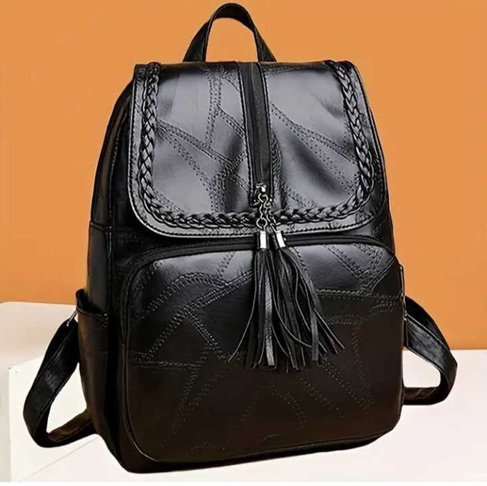 Дамска раница черна нова