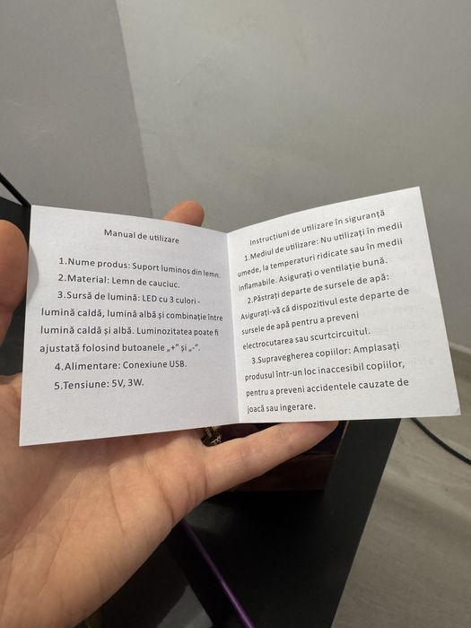 Lampa cub luminos cu suport din lemn decoratiune