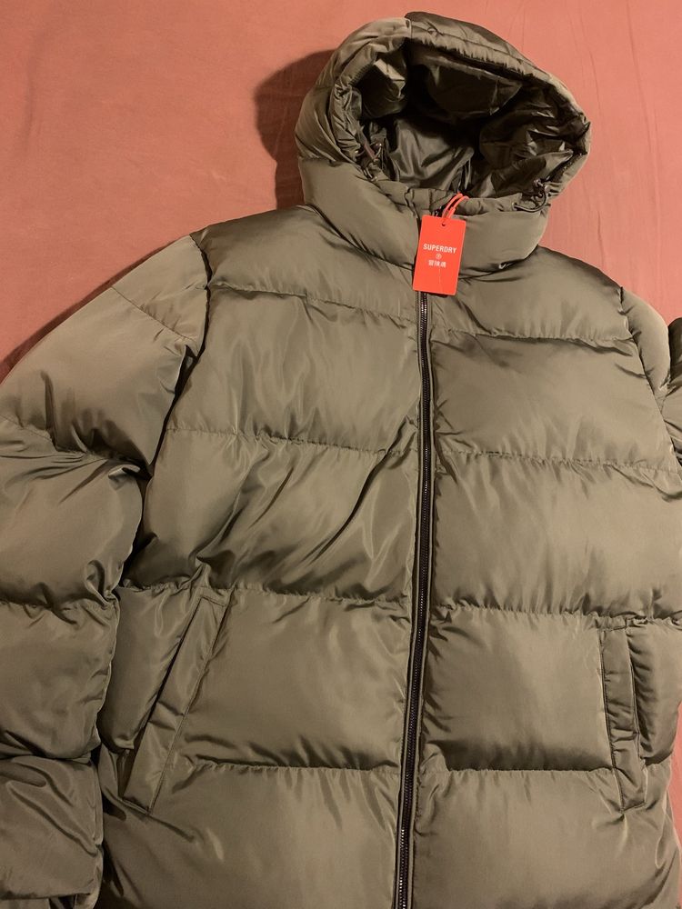 Чисто ново 100% Оригинално мъжко яке SUPERDRY. Размер М.
