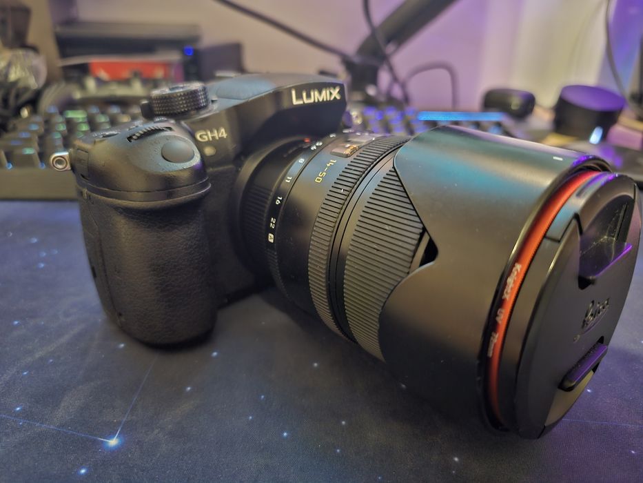 Panasonic gh4 cu 2 obiective și 4 acumulatori
