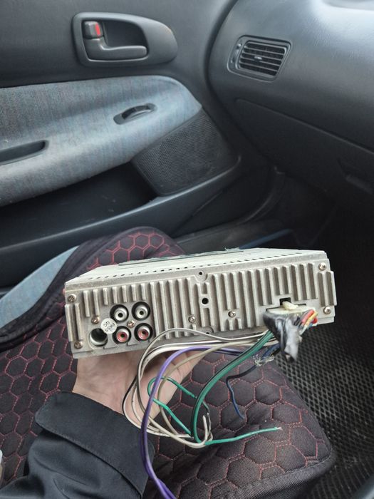 Продам магнитолу jvc